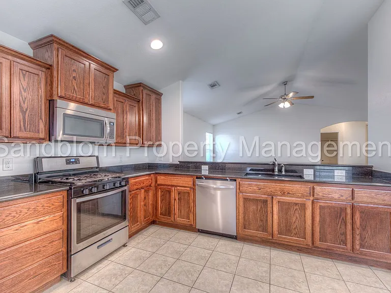 10418 S James St — Photo 11