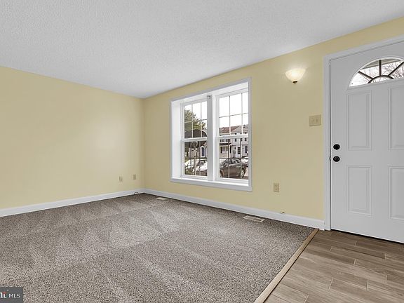 3rd image of 1542 Iris Ct