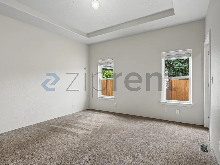 4700 E 18th St — Photo 12