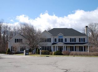 4 Charles Ct, Chappaqua, NY 10570