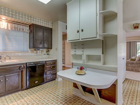3rd image of 496 Alzado St
