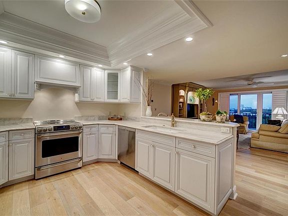 5th image of 150 Belleview Blvd APT 703