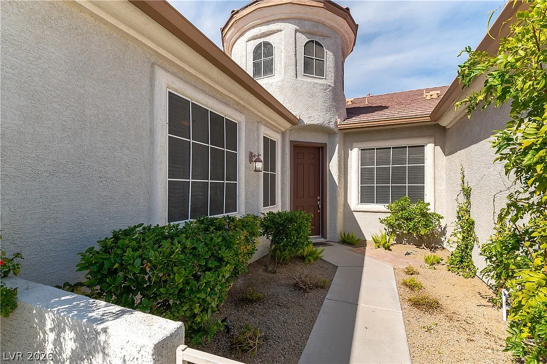 3 bed, 3.5 bath, 2829 sqft, $3,750 — Photo 2