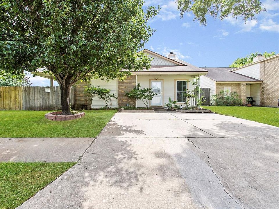 1st image of 7210 Village Lake Dr