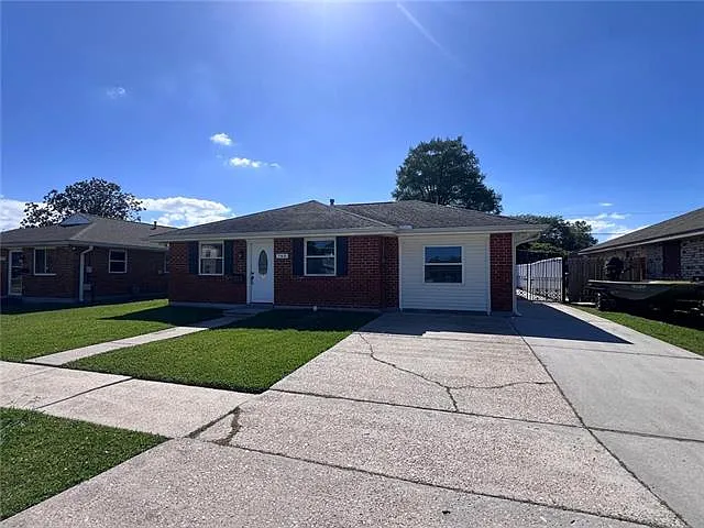 Building Photo - 740 Oakwood Dr