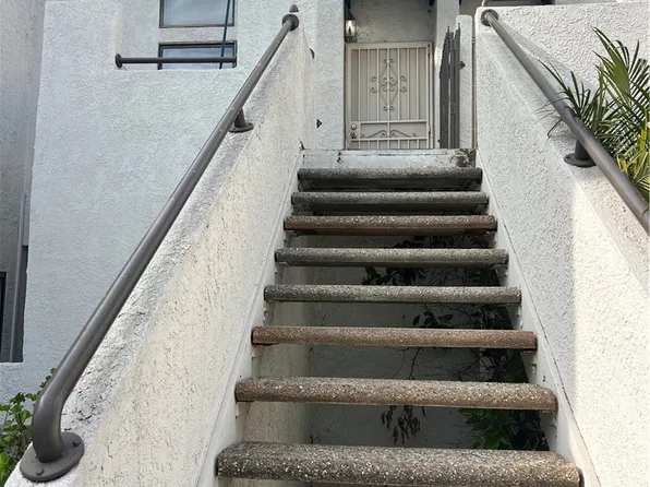 304 Park Shadow Ct, Baldwin Park, CA 91706