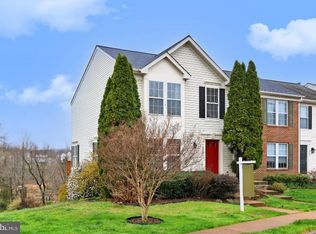 7052 Rogue Forest Ln, Gainesville, VA 20155