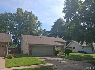 5432 Trailbend Dr, Florissant, MO 63033