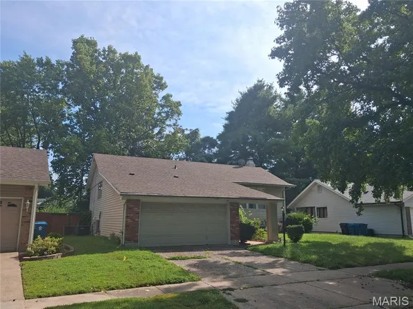 5432 Trailbend Dr, Florissant, MO 63033