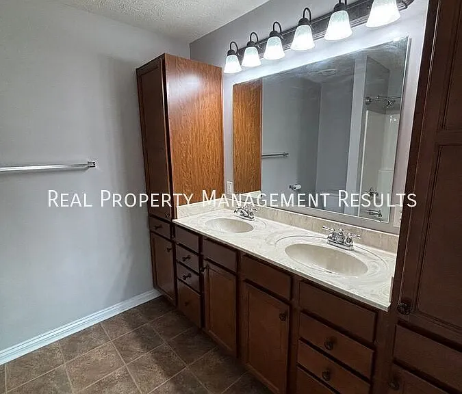 4789 Imperial Dr — Photo 10