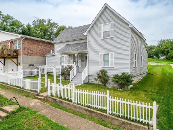 900 N 2nd St, De Soto, MO 63020