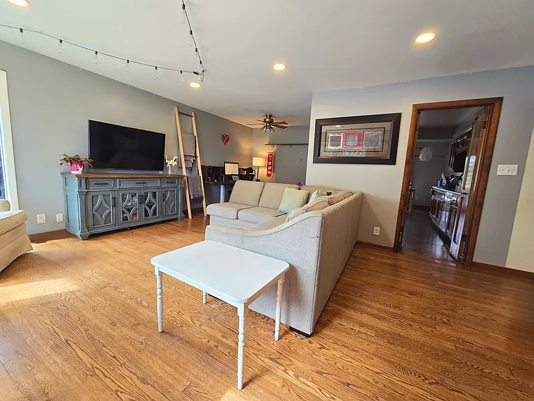 2985 Cottonwood Ct — Photo 2