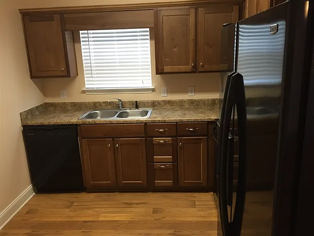 83 Ristona Dr — Photo 2