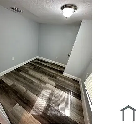 326 Claude St — Photo 15