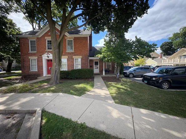 277 S 6th Ave, Saint Charles, IL 60174
