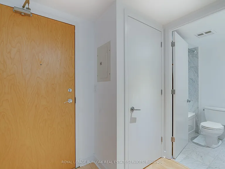 350 Wellington St W #M20 — Photo 6