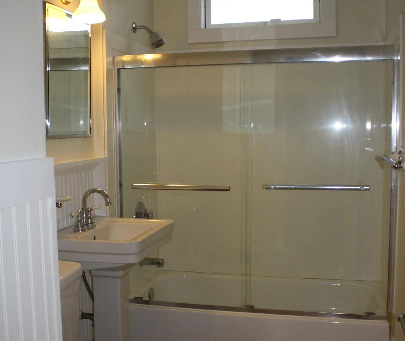 7 bed, 3234 sqft, $8,100 — Photo 3