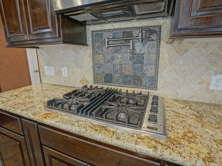 2108 Lakeway Dr — Photo 23