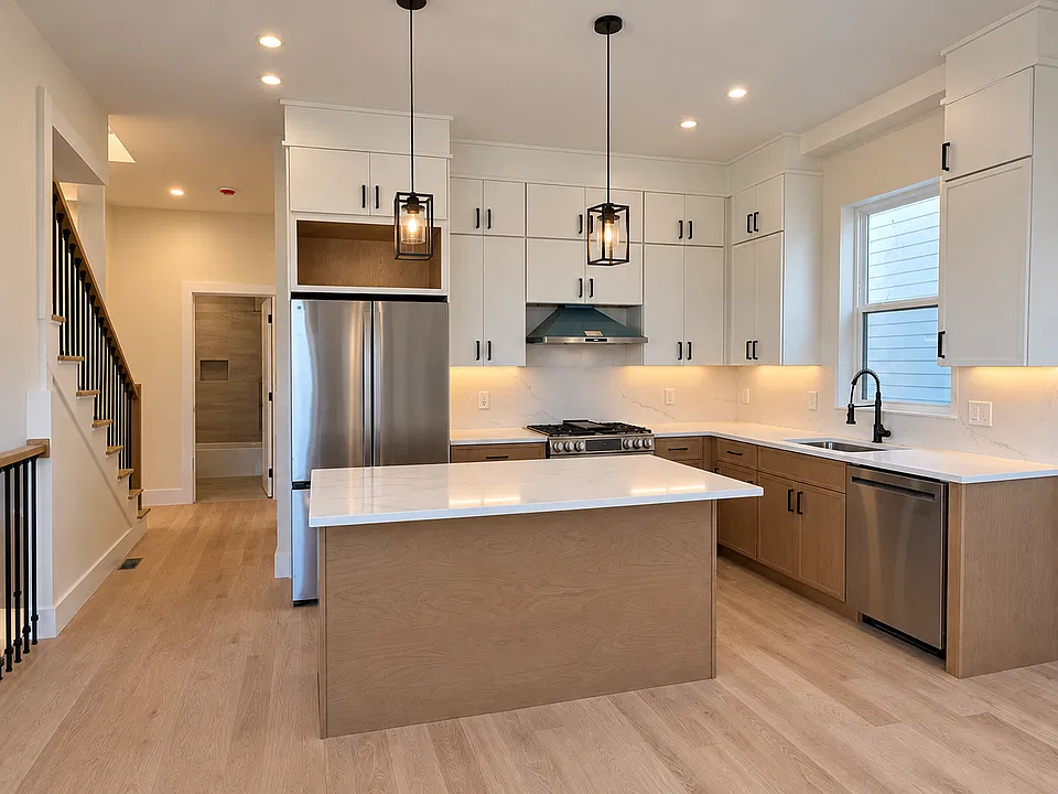30A Swan Ave #3