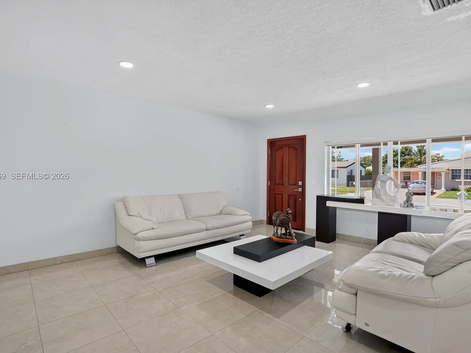3 bed, 2618 sqft, $5,200 — Photo 3
