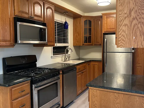 576 Avenue East image 11 of 14