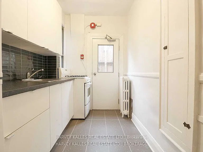 1108 Yonge St #C — Photo 2