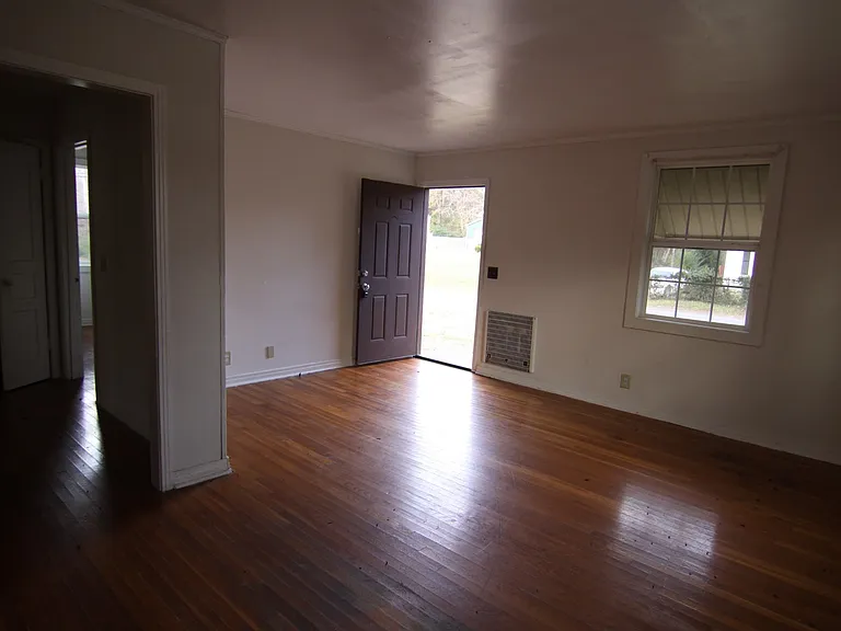 1316 Sunnyview Dr — Photo 3