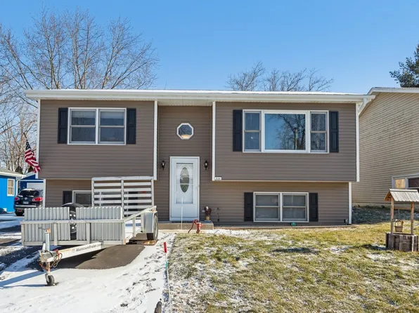 530 Santa Barbara Rd, Lakemoor, IL 60051