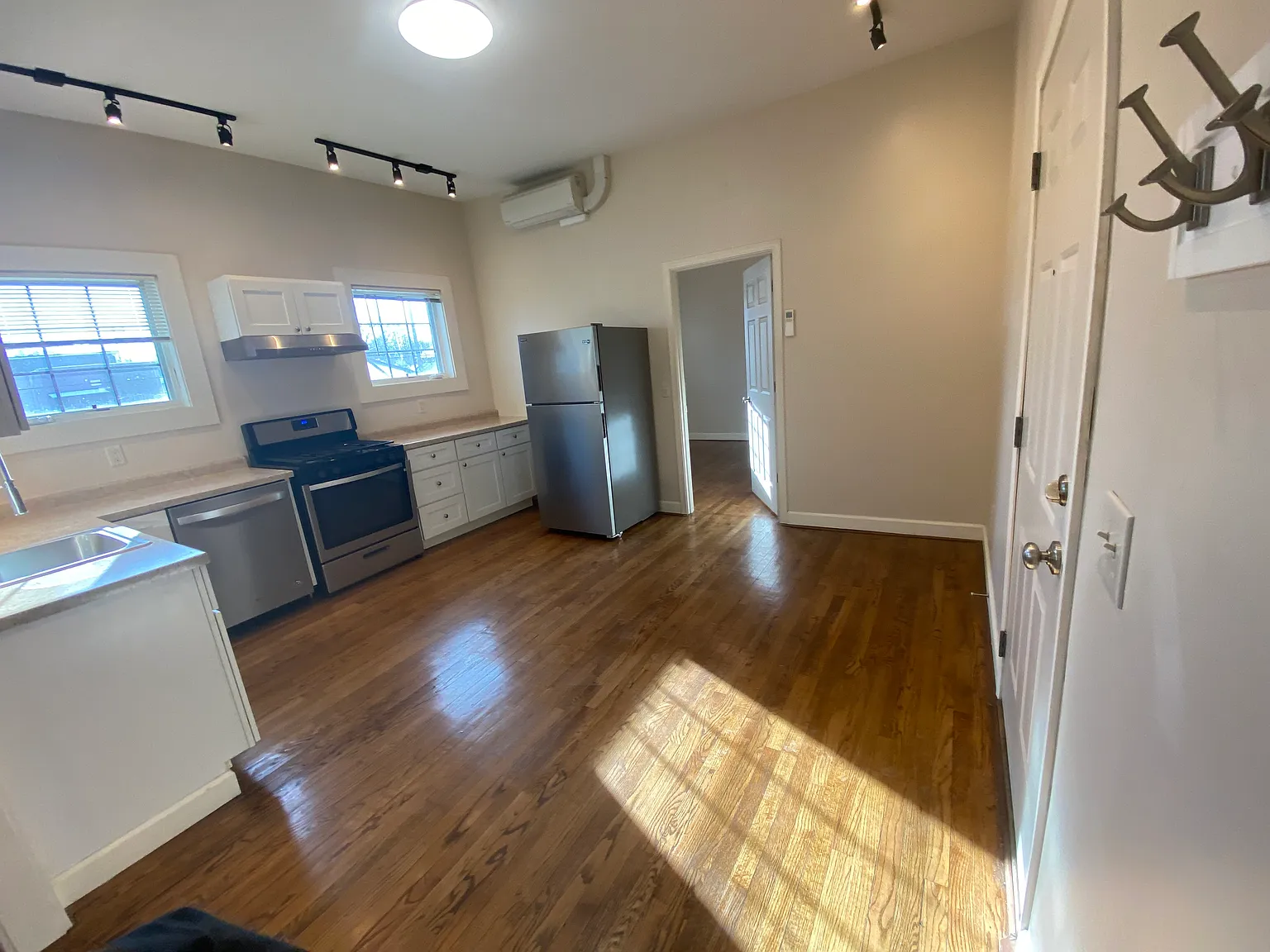 2 bed, $1,550 — Photo 2