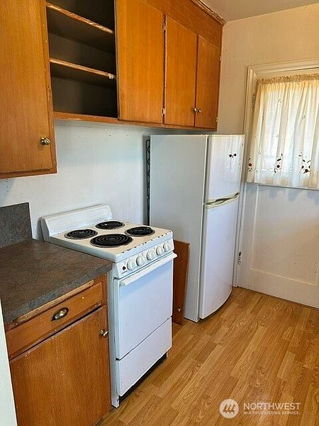 5th image of 4137 54th Avenue SW