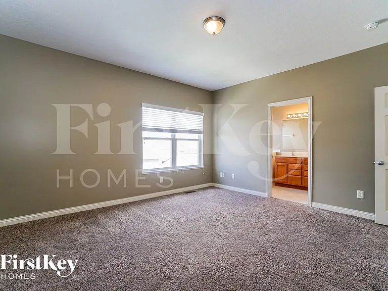5643 Holly River Ave — Photo 9