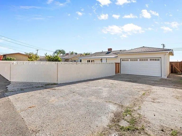 5572 San Bernardino St — Photo 8