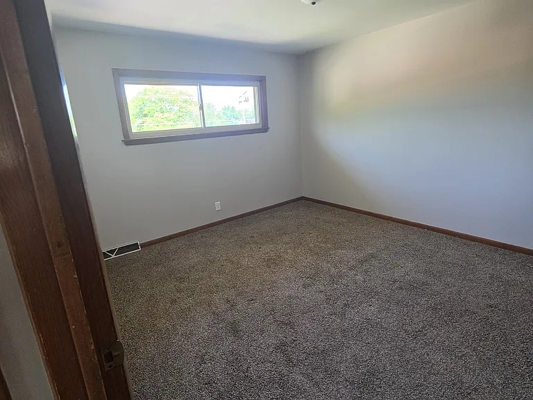 2322 W Bolivar Ave — Photo 8