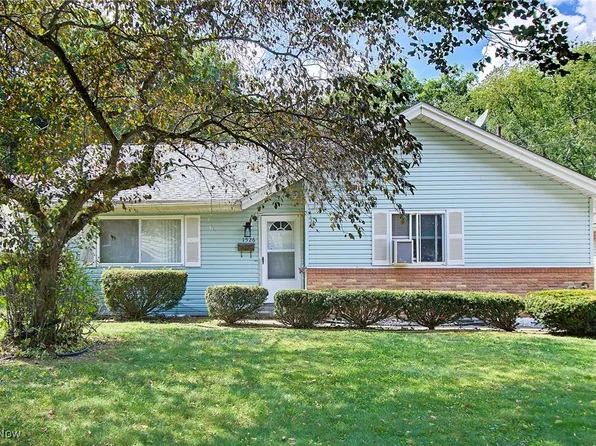 1526 Hilton Dr, Akron, OH 44313