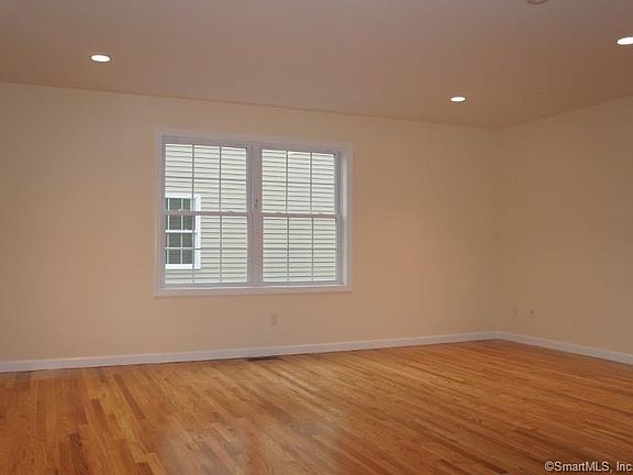 3rd image of 9 Glenwood Ave #7