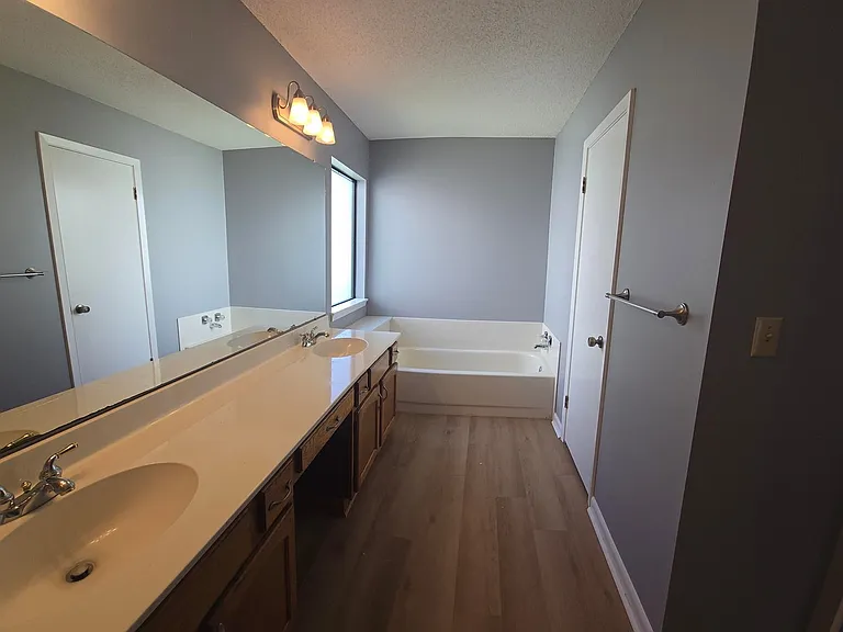 3929 Balsam Dr — Photo 17