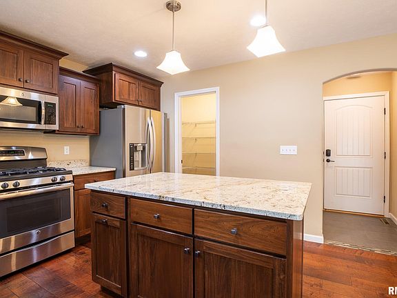 3rd image of 6111 W Clairemont Ct