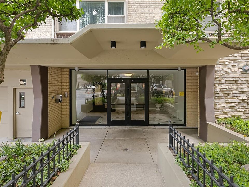 1st image of 420 W Aldine Ave APT 405