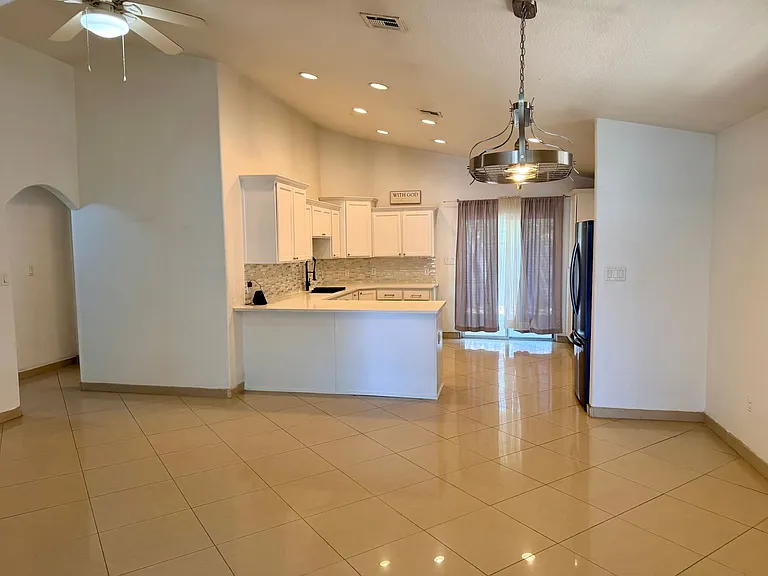 1028 N McCain Ave — Photo 5