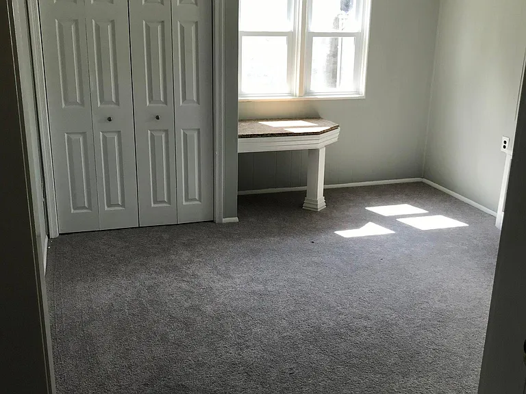 323 Brighton Ter — Photo 5