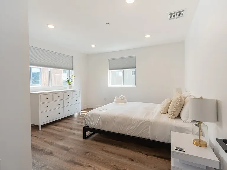 1148 N Sycamore Ave #C — Photo 1