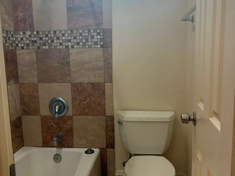 276 Avocado St — Photo 6