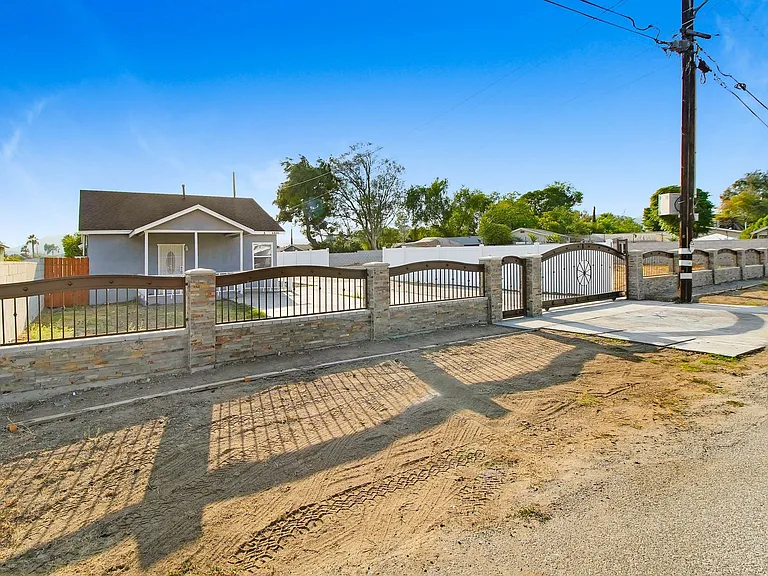 4848 Doane Ave — Photo 2