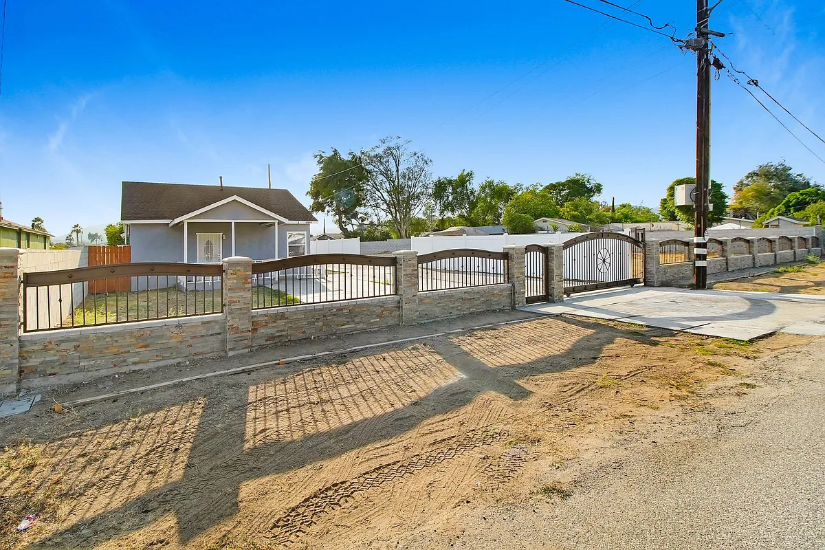 Building Photo - 4848 Doane Ave