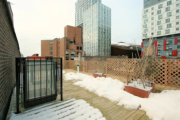 Rented by R New York | media 44