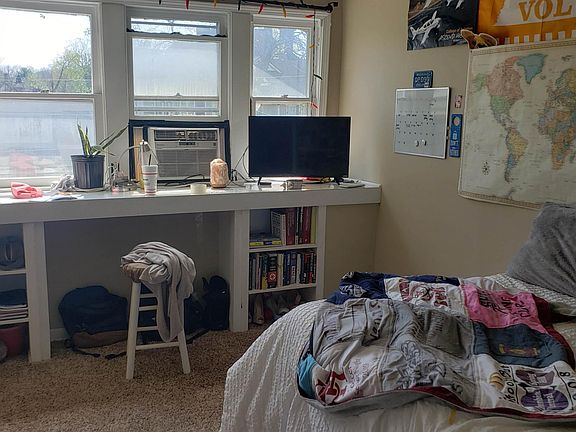 4th image of 1303 College St #C