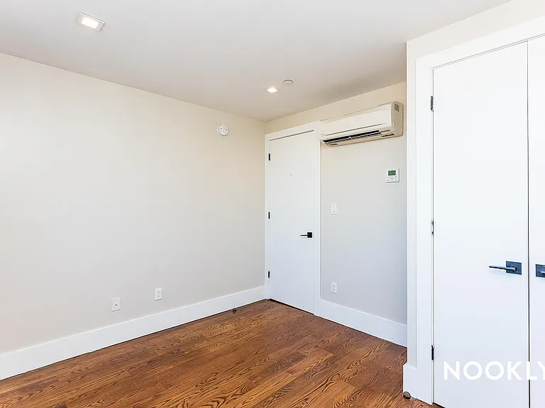 136 Erasmus St #4A — Photo 17