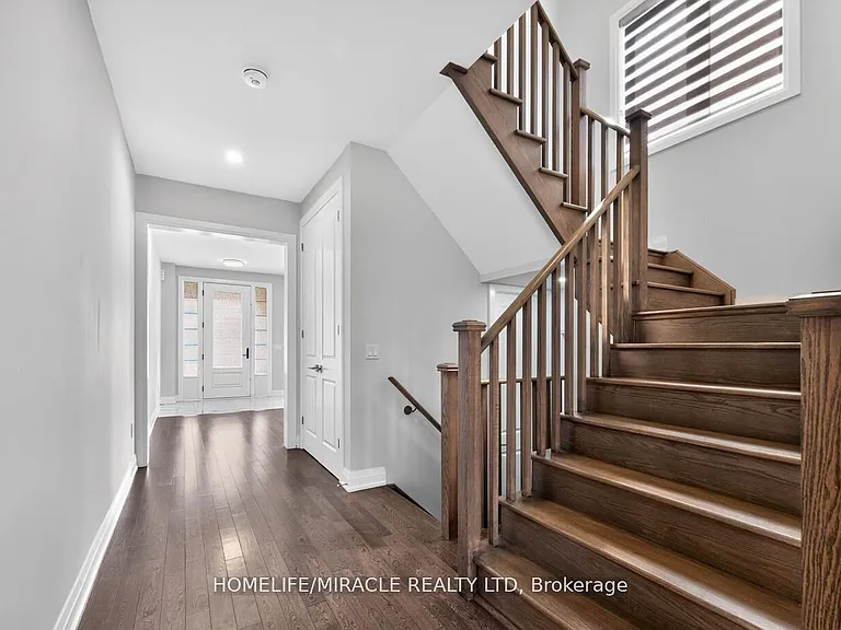 1032 Edinburgh Dr — Photo 9