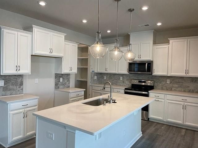 2nd image of 5645 De Vere Dr #103