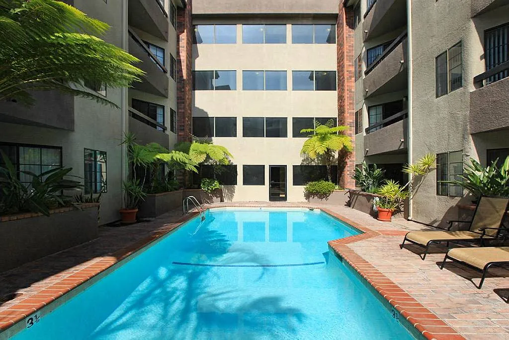 Savoy West Apartments — Photo 3